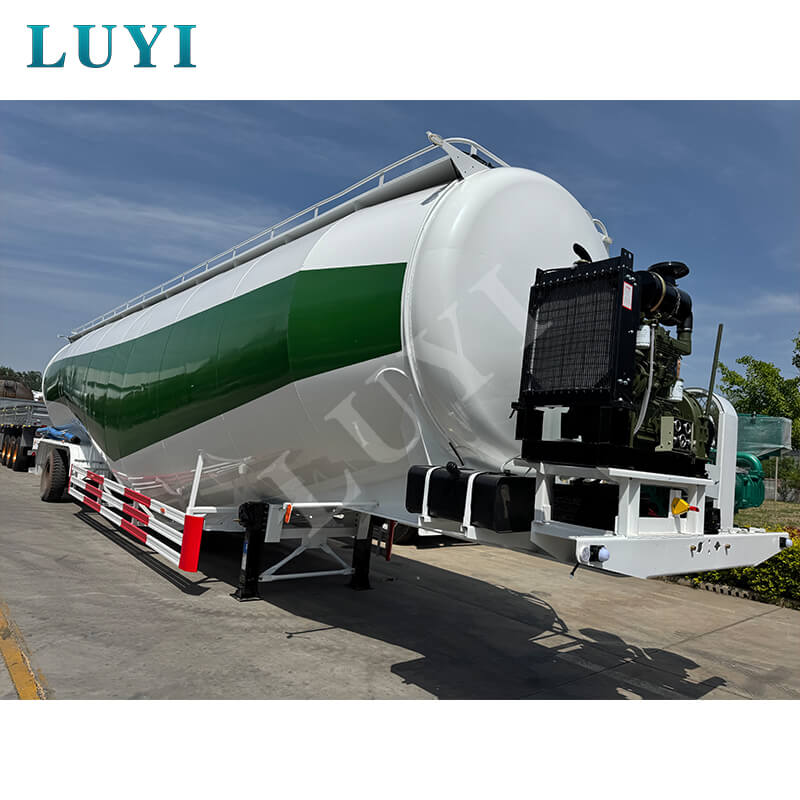 รถกึ่งพ่วงถังผง Luyi 3 เพลา 85 ลูกบาศก์เมตรออกเดินทางสู่กินี ช่วยเหลือด้านโลจิสติกส์โครงสร้างพื้นฐานในแอฟริกาตะวันตก