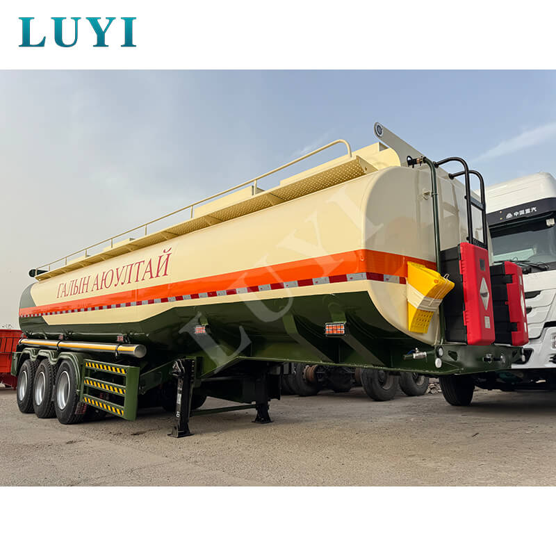 รถกึ่งพ่วงถังน้ำมัน 3 เพลาแบบกำหนดเองที่จัดส่งไปยังมอริเตเนียเพื่อเสริมความแข็งแกร่งให้กับสายการขนส่งพลังงานที่ปลอดภัย