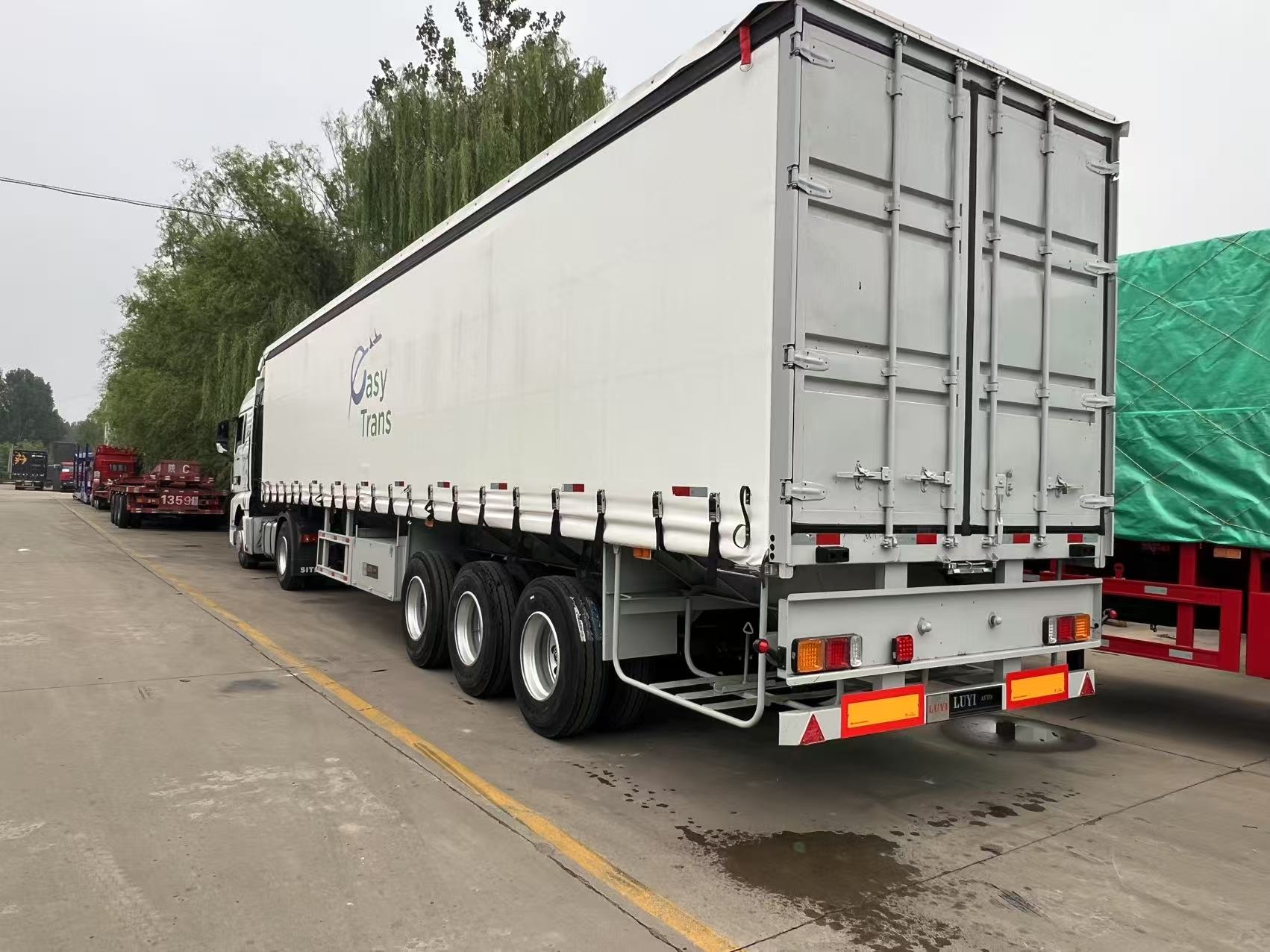 รถพ่วงข้างแบบม่าน: โซลูชั่นอันชาญฉลาดสำหรับโลจิสติกส์ที่พัฒนาอย่างต่อเนื่องของโมร็อกโก