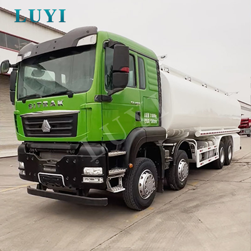 คู่มือการซื้อรถบรรทุกน้ำมันเชื้อเพลิง Sinotruk SITRAK 8 × 4 30000L สำหรับโครงการเติมน้ำมันดีเซล เบนซิน และมือถือ