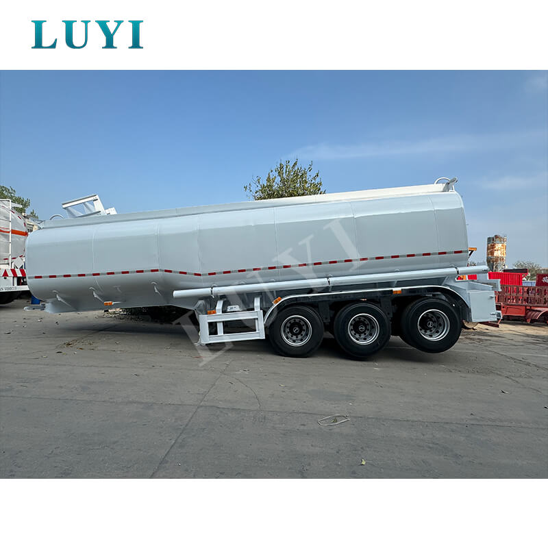 รถบรรทุกถังน้ำมันเหล็กคาร์บอน 3 เพลา 40,000 ลิตรสำหรับการขนส่งดีเซลและน้ำมันเบนซิน