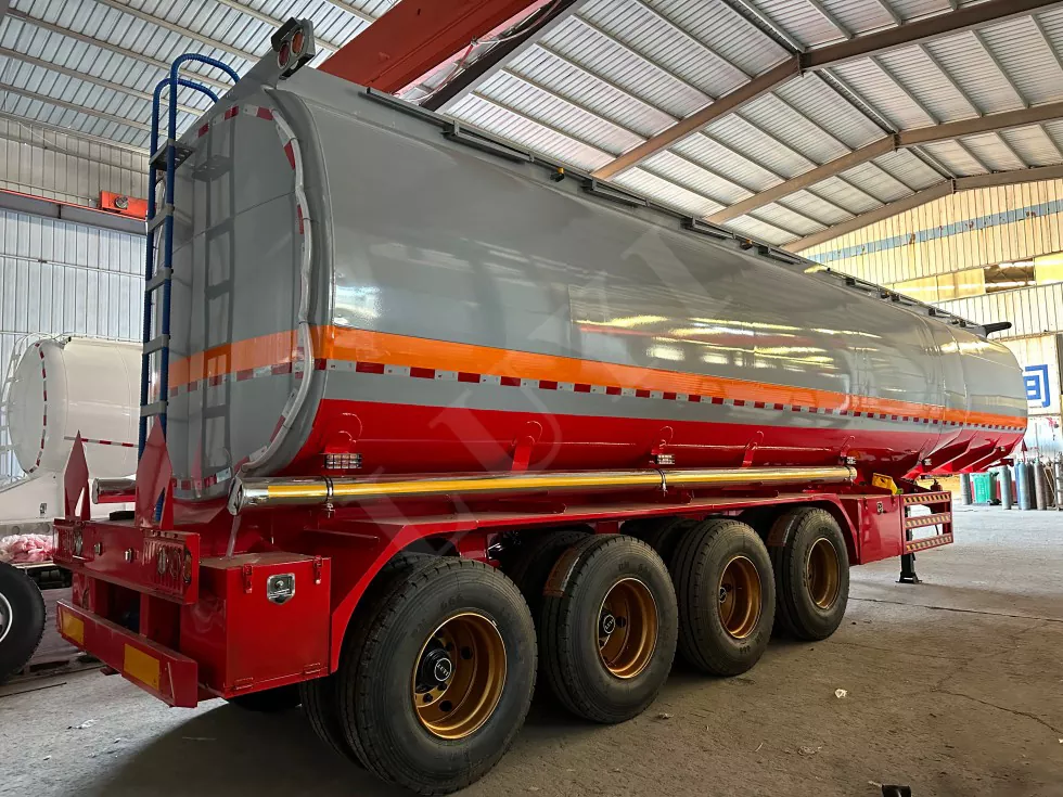 รถบรรทุกกึ่งเรือรบ 50000L