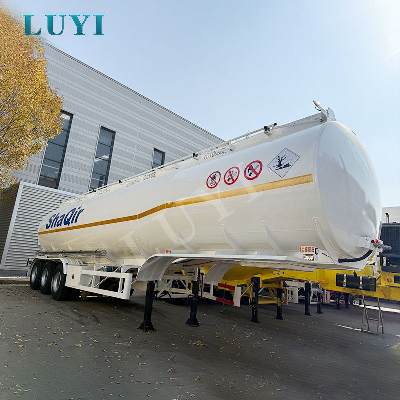 รถกึ่งพ่วงบรรทุกน้ำมันเชื้อเพลิง LUYI 45,000L: ออกแบบมาเพื่อการกระจายเชื้อเพลิงที่ปลอดภัยและมีประสิทธิภาพ